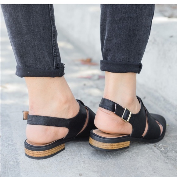LADIES DISTRESSED SLINGBACK ANKLE BUCKLE FLATS - Picture 6 of 6